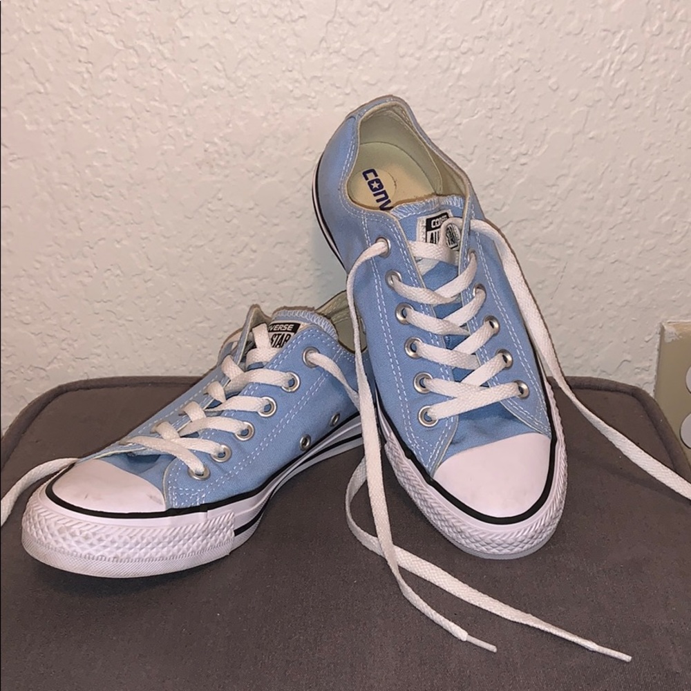 Blue size 7 Converse
